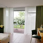 Seminarhotel In Der Manfred-sauer-stiftung Otel