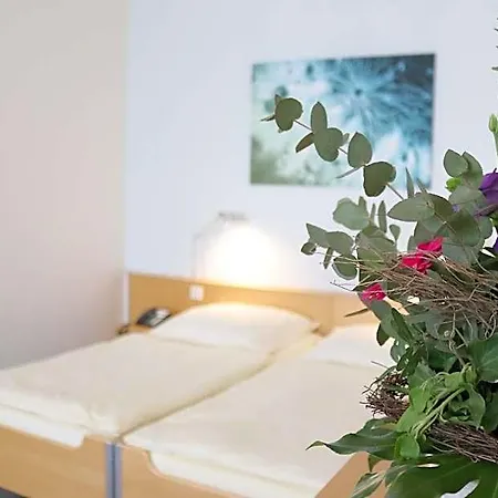 Seminarhotel In Der Manfred-sauer-stiftung 3*