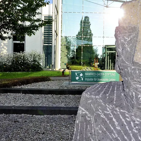 曼弗雷德 - 绍尔基金会研讨会酒店