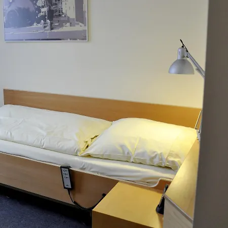 Seminarhotel In Der Manfred-sauer-stiftung 호텔